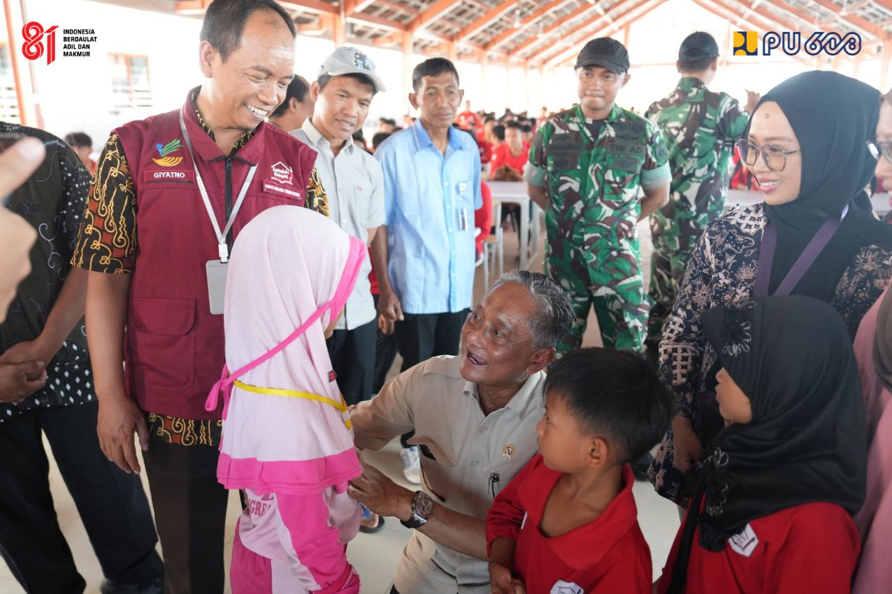 Tinjau SR Terintegrasi 1 Sragen, Menteri Dody Tegaskan Komitmen Pemerintah Fasilitasi Pendidikan Keluarga Prasejahtera