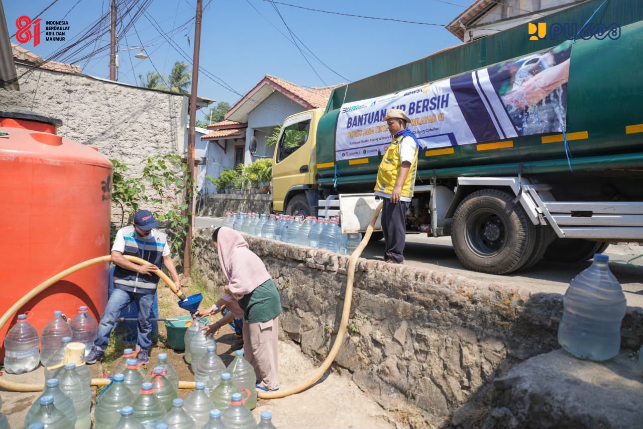 Kementerian PU Salurkan Air Bersih ke Situbondo, Bantu Warga Terdampak Kekeringan