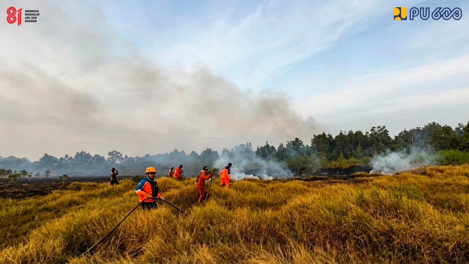 Perkuat Penanganan Karhutla di Kalimantan Selatan, Kementerian PU Siagakan Truk Tangki Air di Tiga Posko Strategis 1 8cad799e 3de7 4e9e 93ed 5a4a4548360a