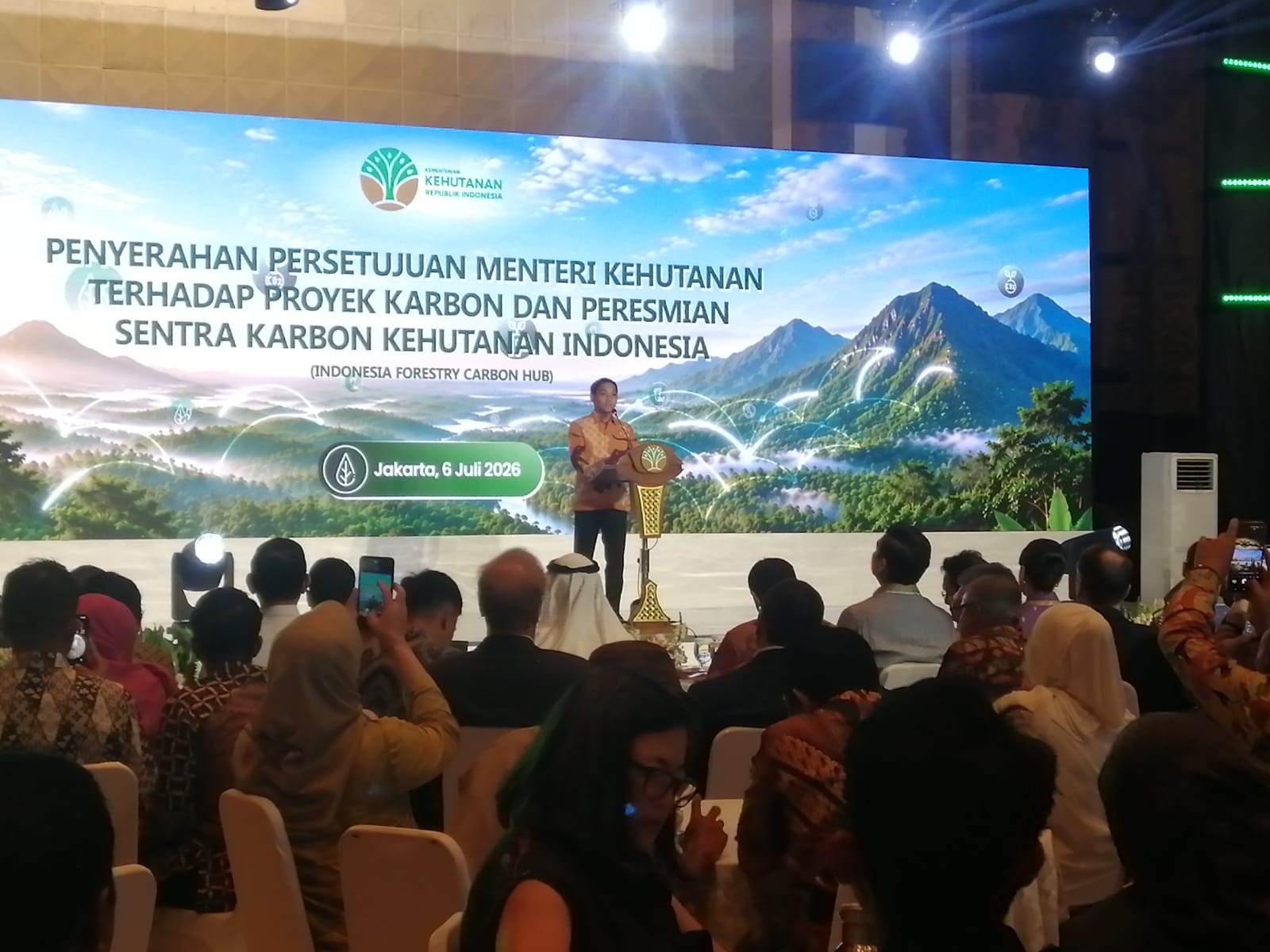 Menhut Raja Juli Antoni Sebut Sektor Kehutanan Berbasis Ekonomi Hijau Mampu Dorong Investasi 5 Menhut Raja Juli Antoni Sebut Sektor Kehutanan Berbasis Ekonomi Hijau Mampu Dorong Investasi