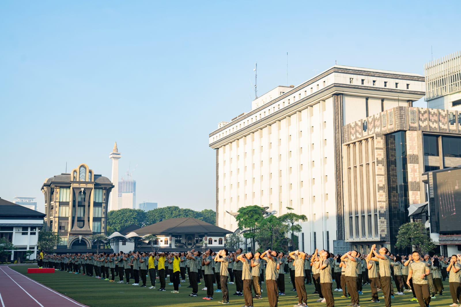 Panglima TNI dan Kasad Turun ke Lapangan, Olahraga Bareng Demi Perkuat Jiwa Korsa
