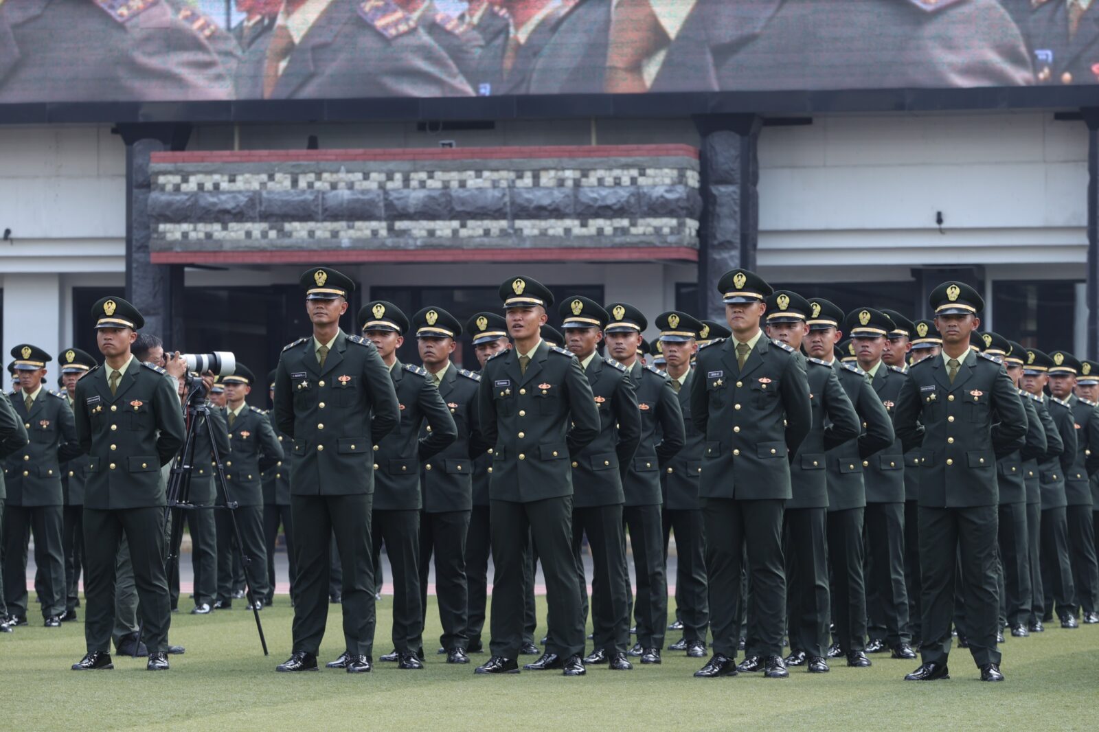 Tegaskan Pesan Presiden Prabowo, Kasad Minta Perwira Remaja Akmil Selalu Hadir untuk Masyarakat 1 Tegaskan Pesan Presiden Prabowo, Kasad Minta Perwira Remaja Akmil Selalu Hadir untuk Masyarakat