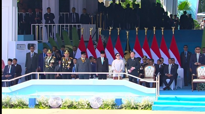 Momen Hangat Presiden Prabowo Sapa Puan Maharani di Upacara Akbar HUT ke-80 Polri