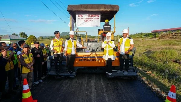 Pemprov Sulsel Mulai Mega Proyek Perbaikan 20 Ruas Jalan Rusak di 9 Daerah 8 Pemprov Sulsel Mulai Mega Proyek Perbaikan 20 Ruas Jalan Rusak di 9 Daerah