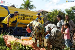 Kementerian PU Bergerak Cepat, Warga Terdampak Kekeringan di Mamuju Terima Bantuan Air Bersih