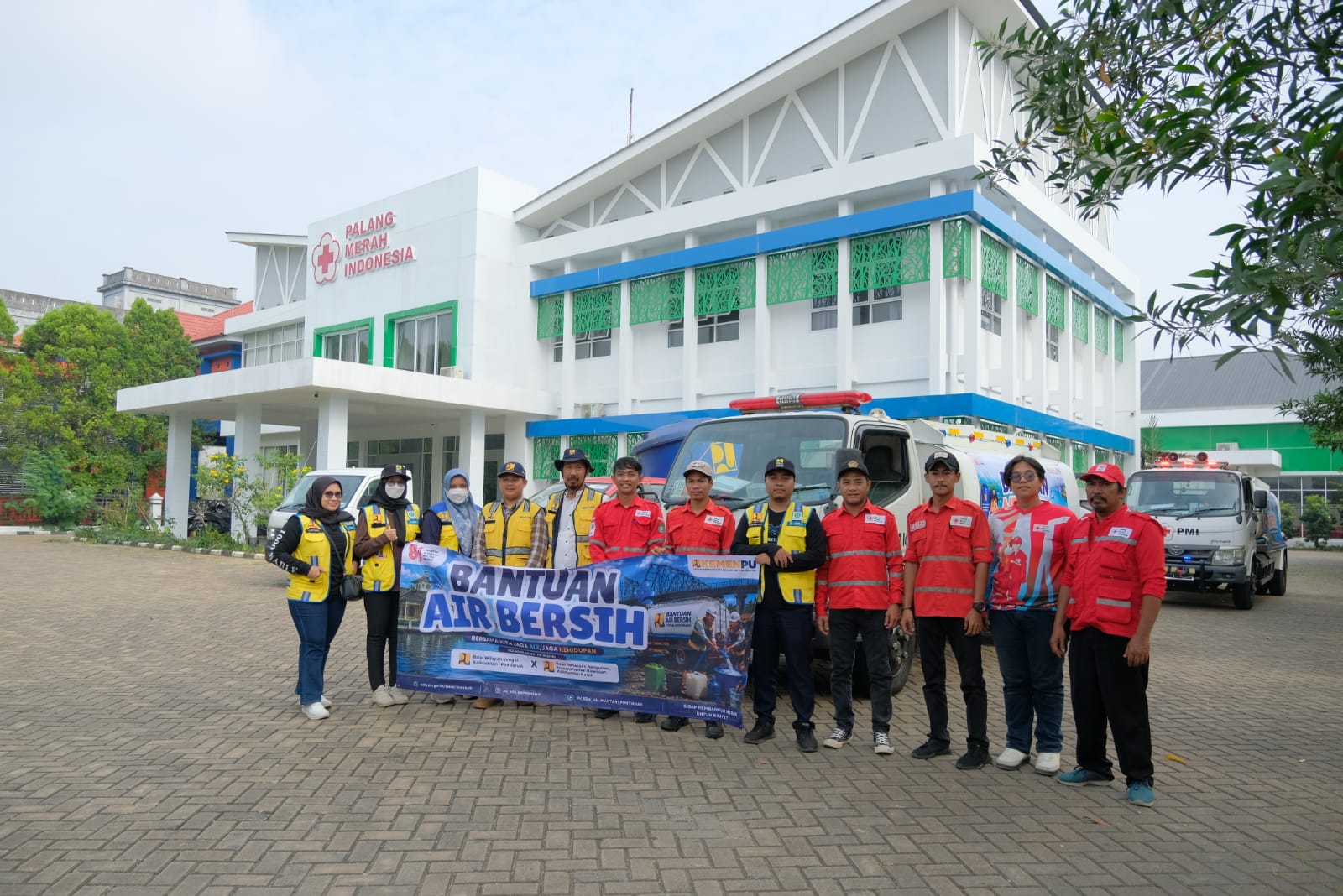 Kementerian PU Kolaborasi dengan PMI Tangani Dampak Kekeringan di Kabupaten Kubu Raya