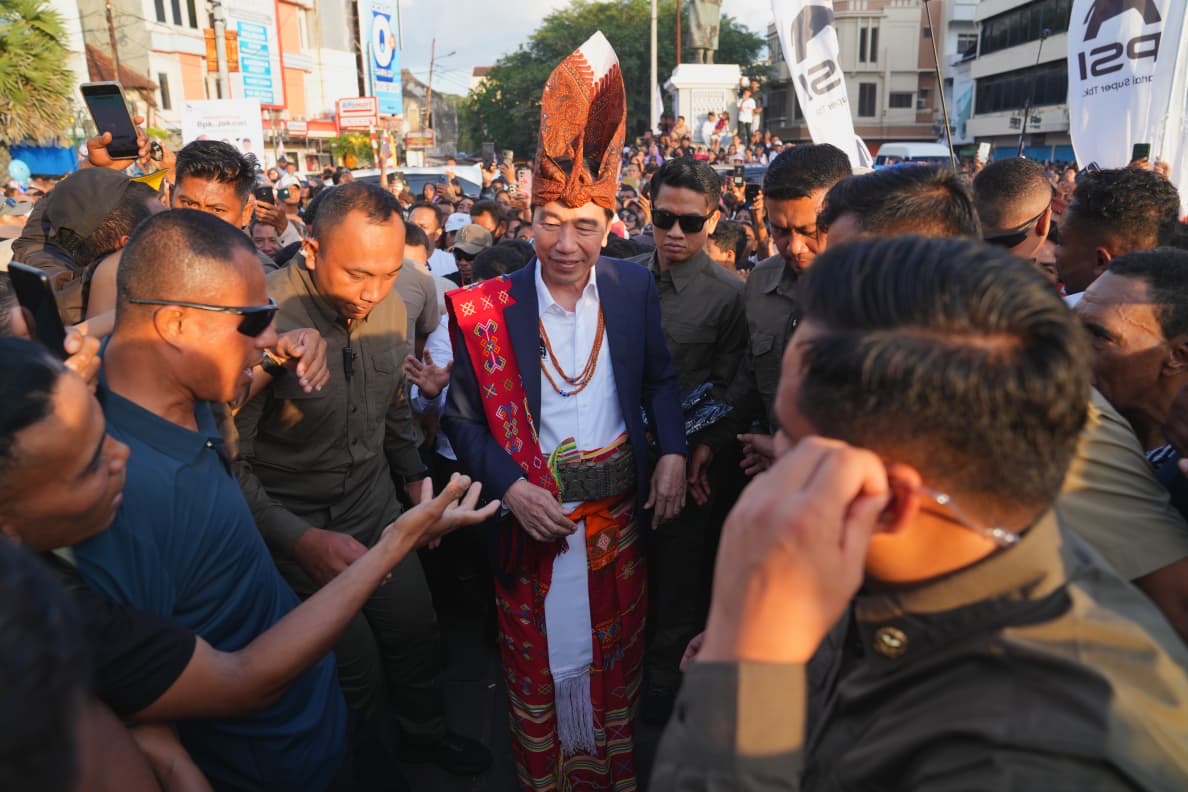 Jokowi Dianugerahi Gelar Raja Timor 1 Jokowi 1