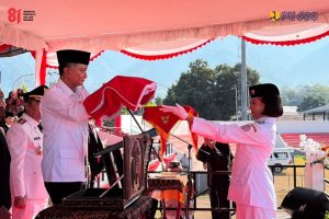 Di Tengah Penanganan Gempa, Menteri Dody Pimpin Upacara HUT ke-81 Kemerdekaan RI di Ende
