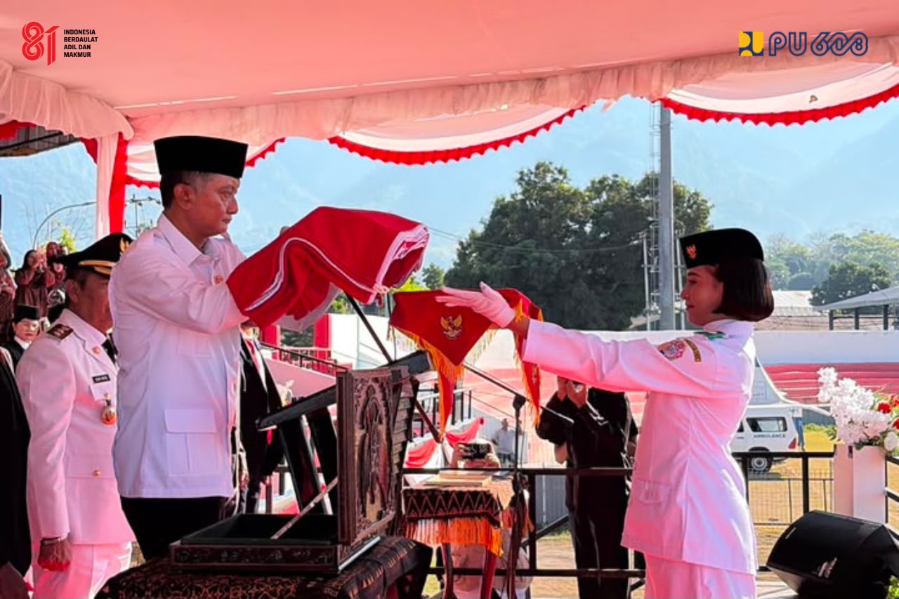 Di Tengah Penanganan Gempa, Menteri Dody Pimpin Upacara HUT ke-81 Kemerdekaan RI di Ende 1 fc085fd7 6a81 4b57 89a1 cc32f1e102a1