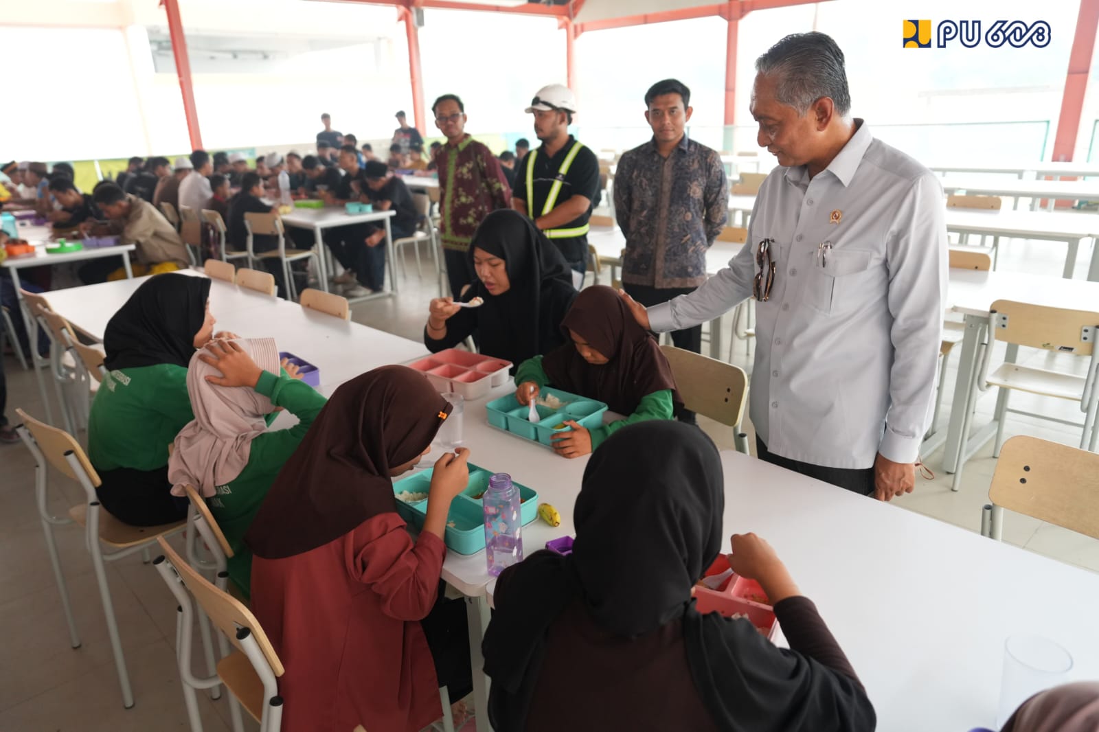 Tinjau Sekolah Rakyat Pontianak, Menteri Dody Beri Perhatian Ketersediaan Air Bersih dan Sistem Drainase