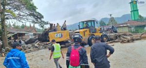 Kementerian PU Terjunkan Alat Berat Pulihkan Jalan Nasional Terdampak Banjir Bandang di Solok