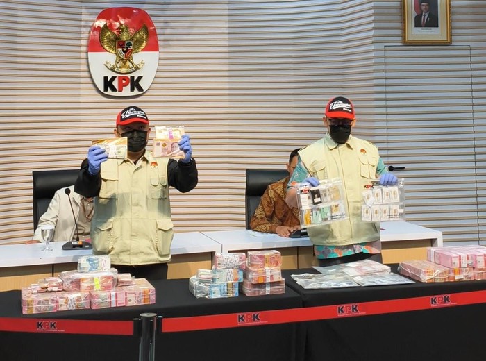 KPK Sita Rp5,47 Miliar dalam Kasus Korupsi BNPB, Pemerintah Tegaskan Tak Akan Intervensi 10 KPK Sita Rp5,47 Miliar dalam Kasus Korupsi BNPB, Pemerintah Tegaskan Tak Akan Intervensi