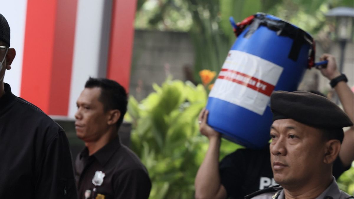 Misteri Ember Biru Rp 1,9 Miliar: Drama OTT Bupati Klaten dan Siasat Jinakkan Audit BPK 1 Bupati Klaten