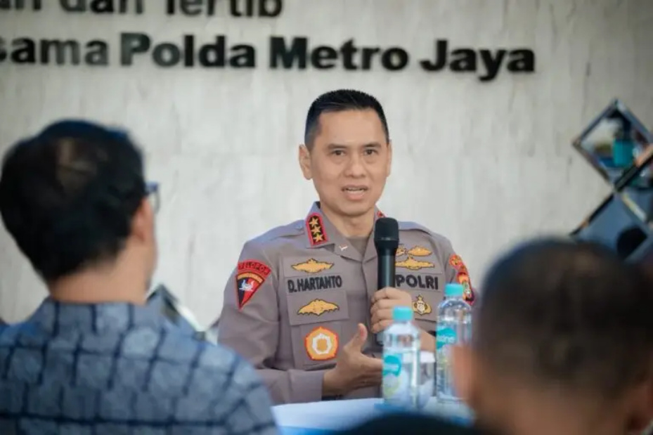 Buka Jalur Komunikasi Langsung, Kapolda Metro Jaya Bagikan Nomor WhatsApp untuk Aduan Warga