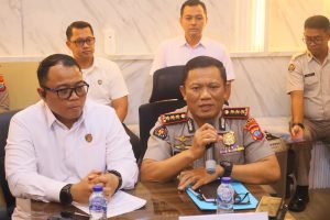 Polda Sulut Ungkap Dugaan Korupsi Advertorial DKIPS, Kerugian Negara Rp7,5 Miliar, Tiga Tersangka Ditahan 7 Polda Sulut Ungkap Dugaan Korupsi Advertorial DKIPS, Kerugian Negara Rp7,5 Miliar, Tiga Tersangka Ditahan