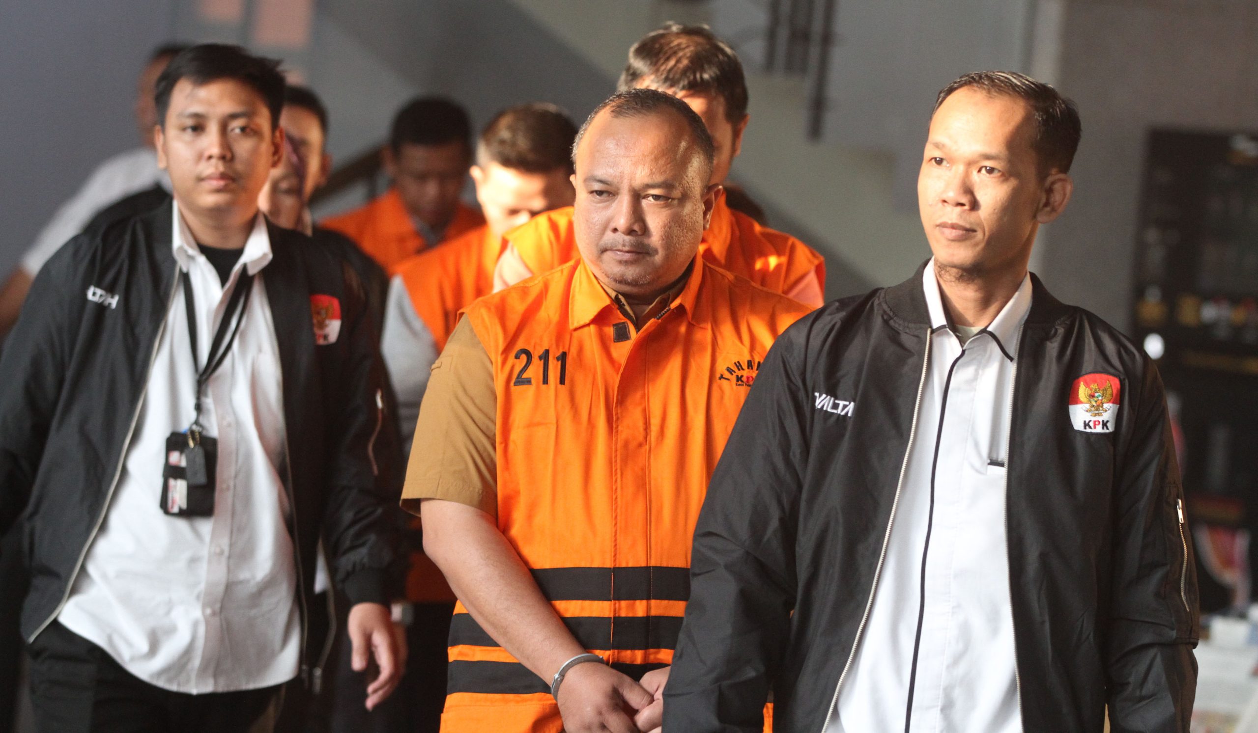 KPK Jebloskan 5 Tersangka Kasus Korupsi Dana Bencana BNPB ke Sel Tahanan 1 Tersangka scaled