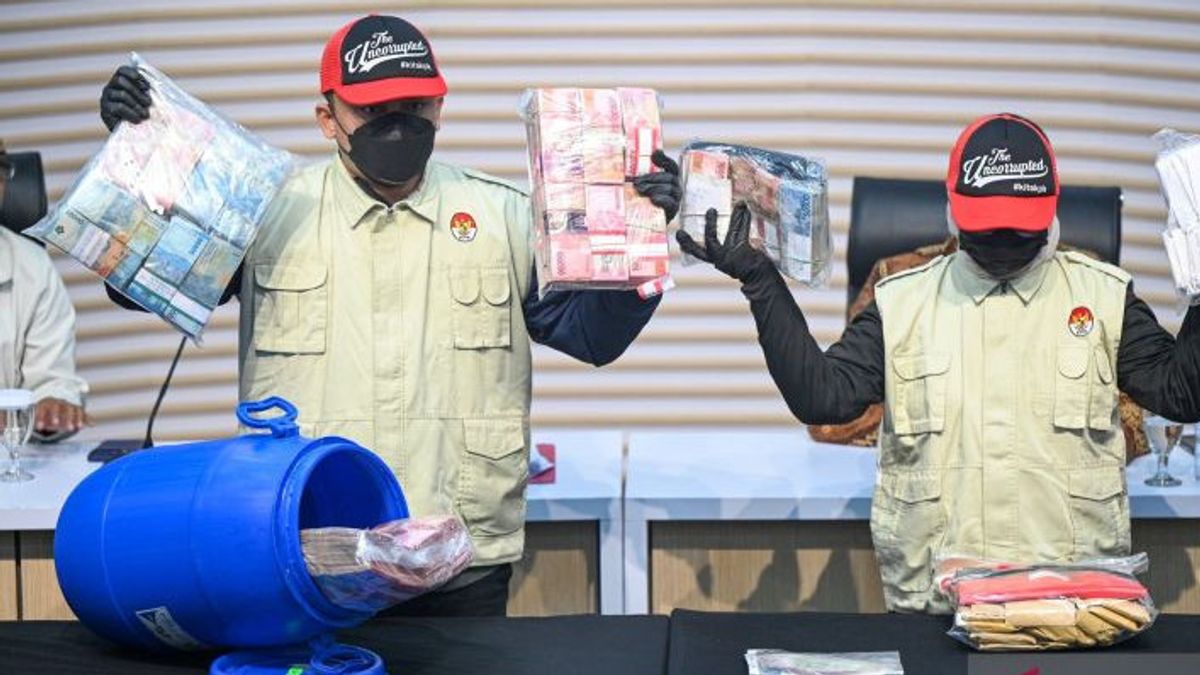 KPK Ungkap Tong Biru yang Ditemukan dalam OTT Memuat Rp934 Juta