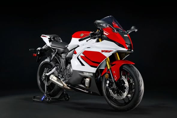 Rayakan Usia ke-70, Yamaha Rilis YZF-R7 Edisi Spesial 2026 dengan Rangka dan Kaki-Kaki Baru 9 Rayakan Usia ke-70, Yamaha Rilis YZF-R7 Edisi Spesial 2026 dengan Rangka dan Kaki-Kaki Baru