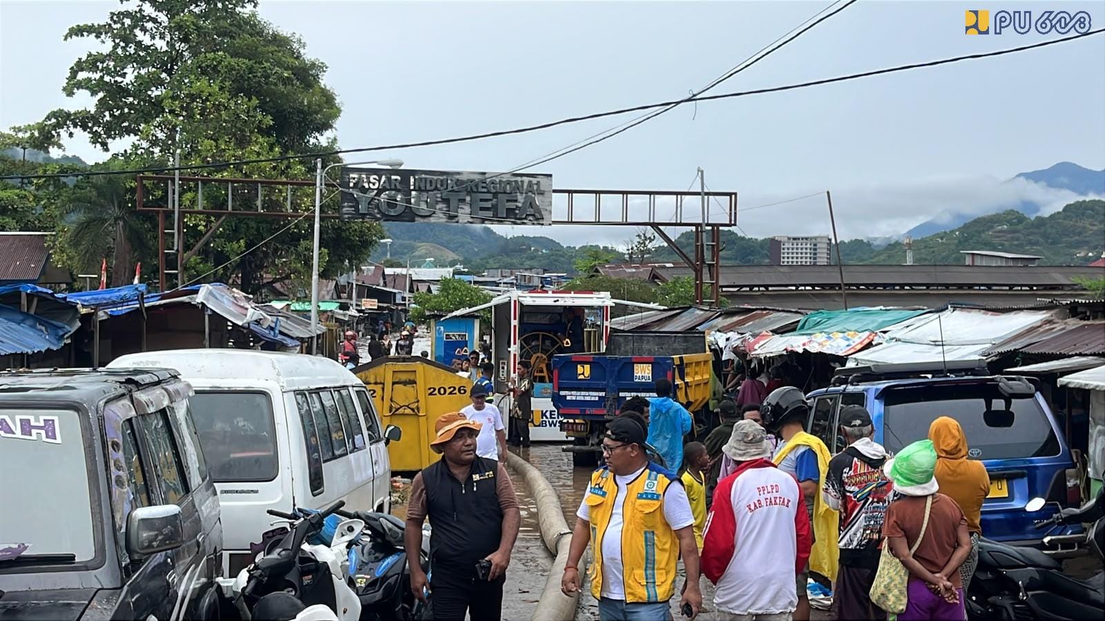Kementerian PU Kerahkan Pompa dan Perahu Karet Tangani Banjir di Pasar Youtefa Jayapura